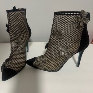 ALMOST NEW BETSY JOHNSON HEELED BOOTS